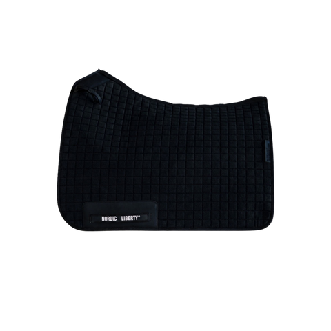 Nordic Liberty Saddle Pad i Nordic Shadow – premium sadelunderlag til dressur