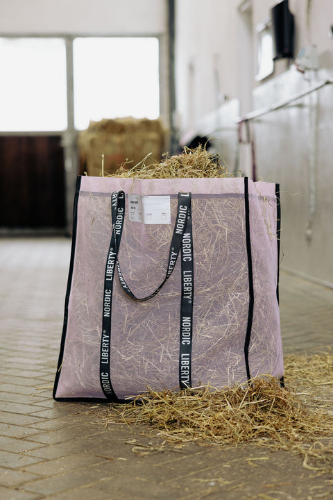 Høpose til hest i Rose Dust – funktionel løsning med stilrent design