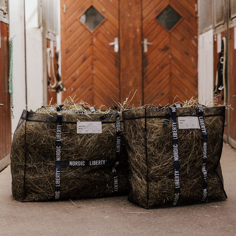 Høpose til hest i dusty rose – XL HAY BAG til stråfoder fra Nordic Liberty