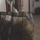 Høpose til heste i brug – Nordic Liberty HAY BAG som stråfoder-net til hest